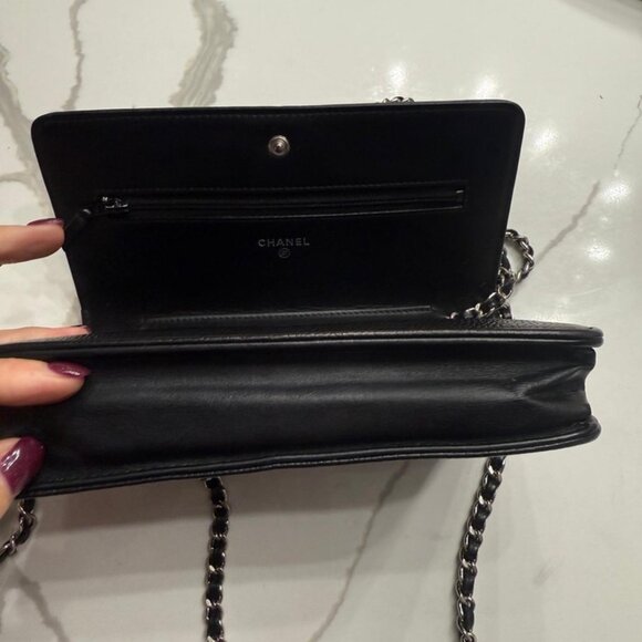 Chanel Wallet on Chain (WOC) – Black Caviar with Embossed CC Logo - Picture 4 of 9